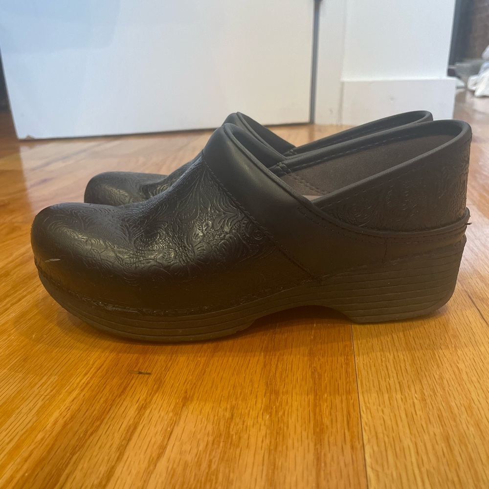 Dansko LT Pro black tooled clogs - Picture 7 of 10